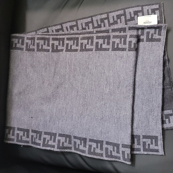 **SOLD➡️FENDI ROMA BLACK AND GRAY REVERSIBLE WOOL SCARF - Picture 2 of 8